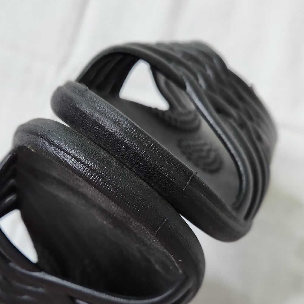 Okabashi Black Woven Slip-On Sandals - Picture 7 of 9